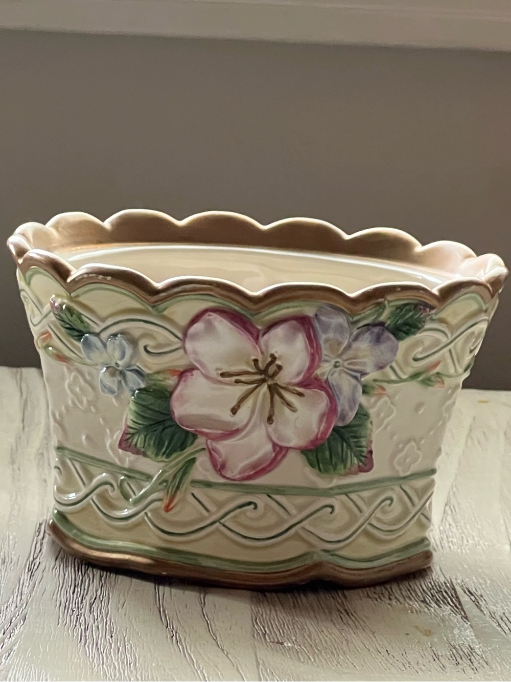 Fitz and Floyd Classics Floral Pansy Ceramic Cachepot Planter Gold Trim Vintage